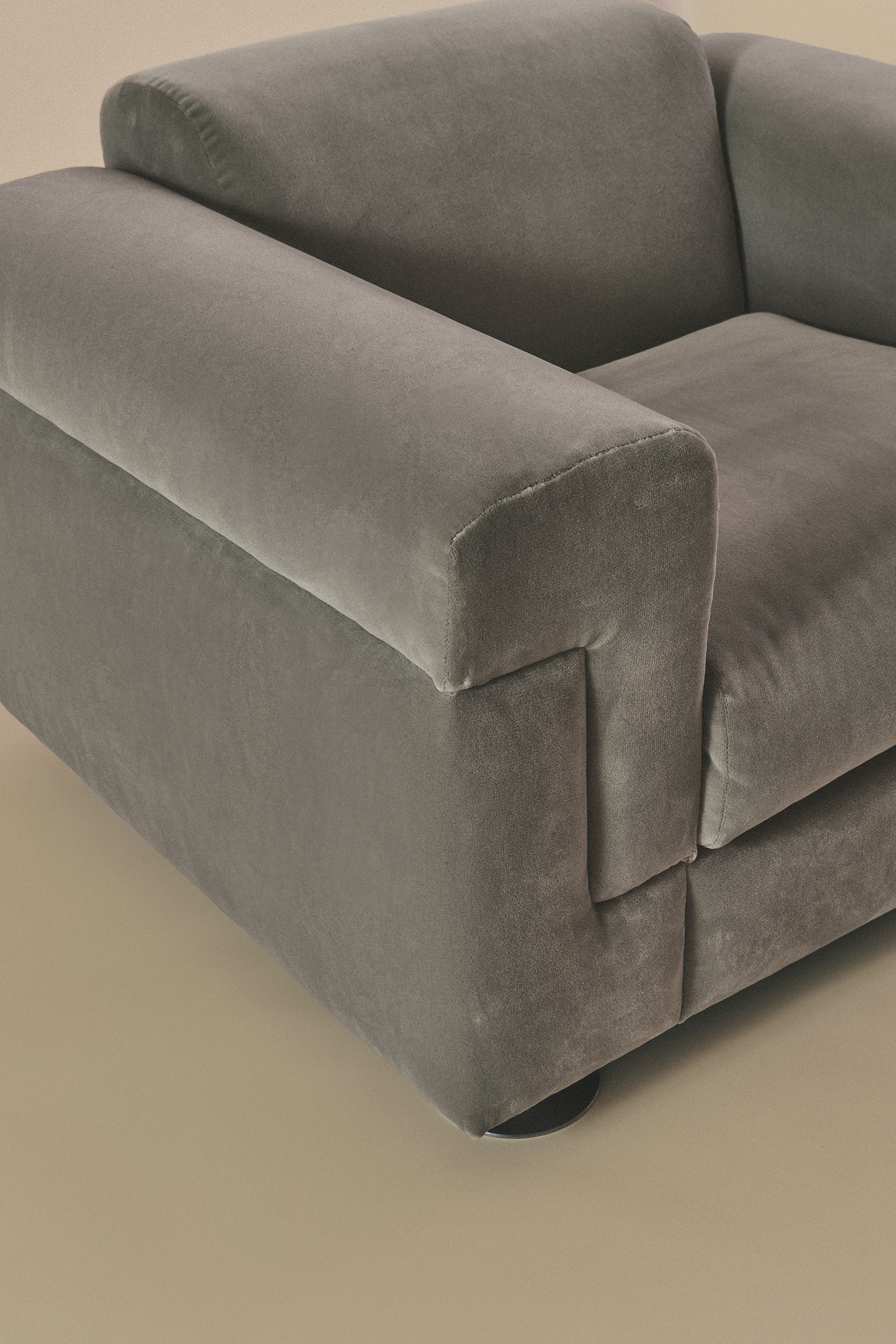 D120 Armchairs - Image 3