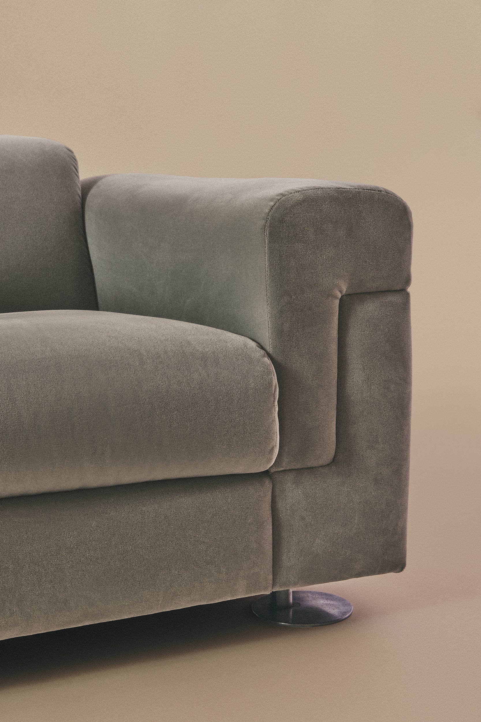 D120 Armchairs - Image 4