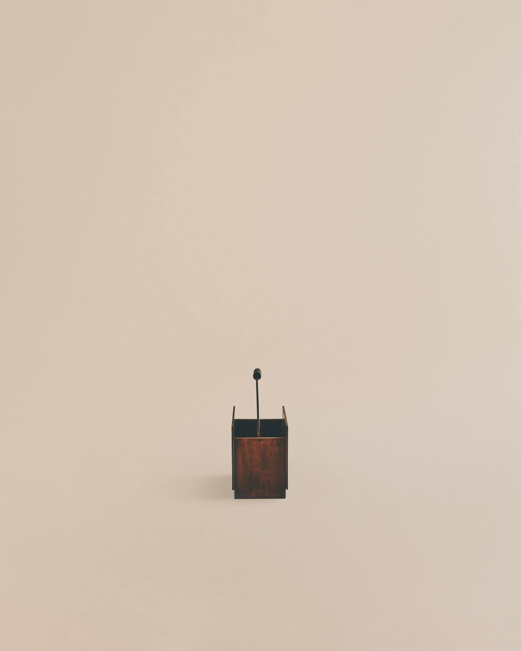 Fehn Magazine Rack - Image 3