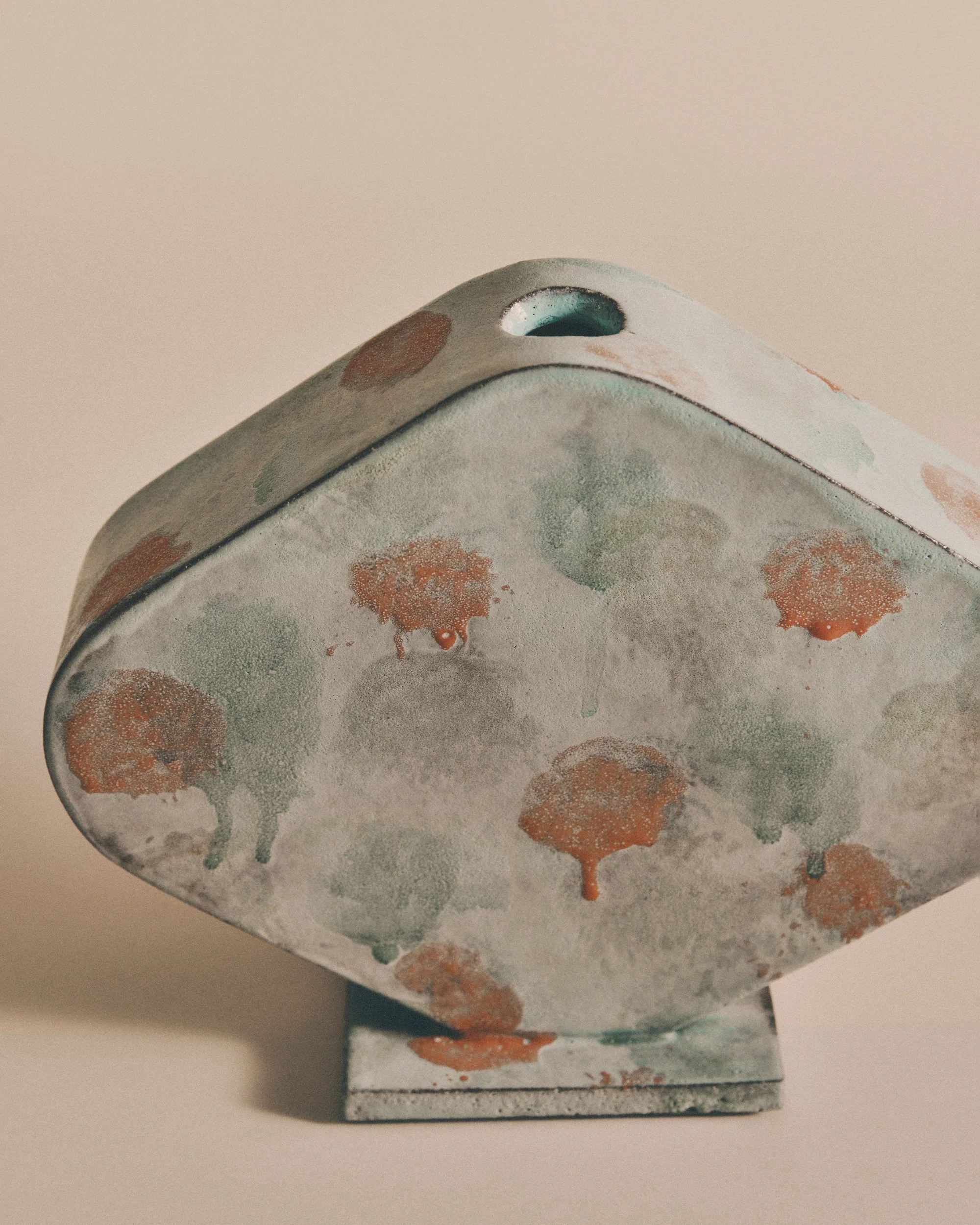 Floral Rounded Vase - Image 3