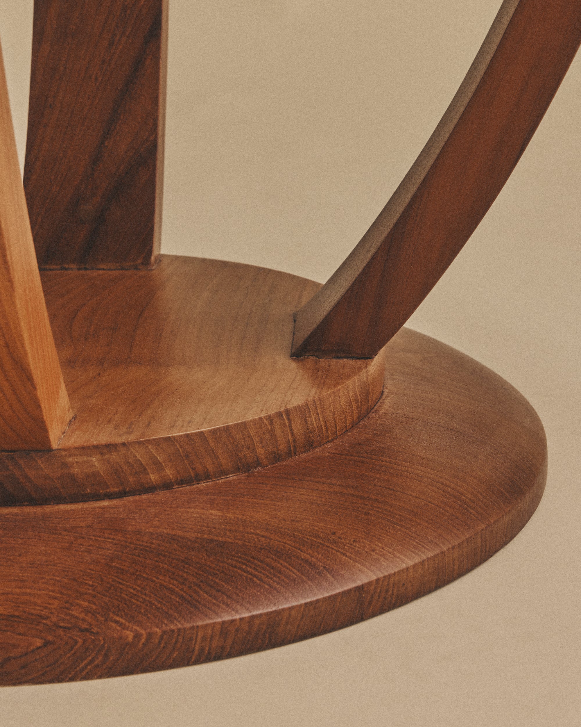 Hotel Le Malandre Tulip Game Table - Image 4