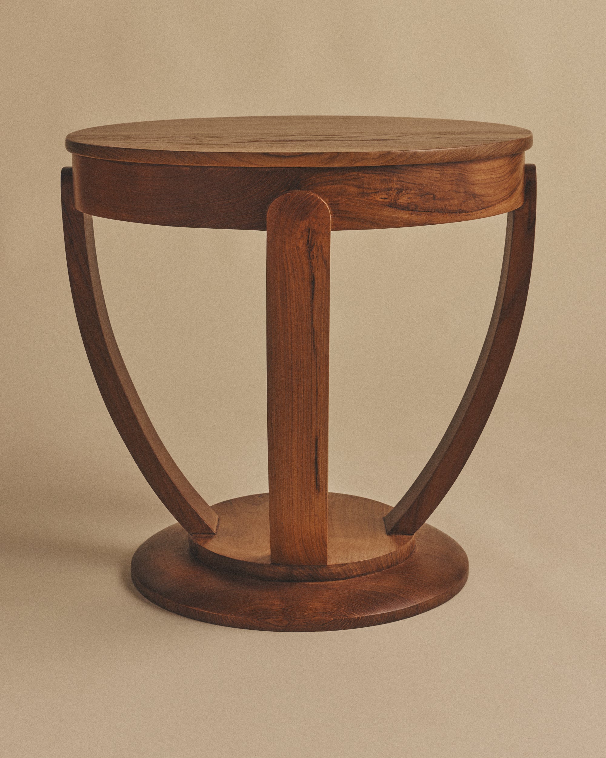 Hotel Le Malandre Tulip Game Table - Image 5