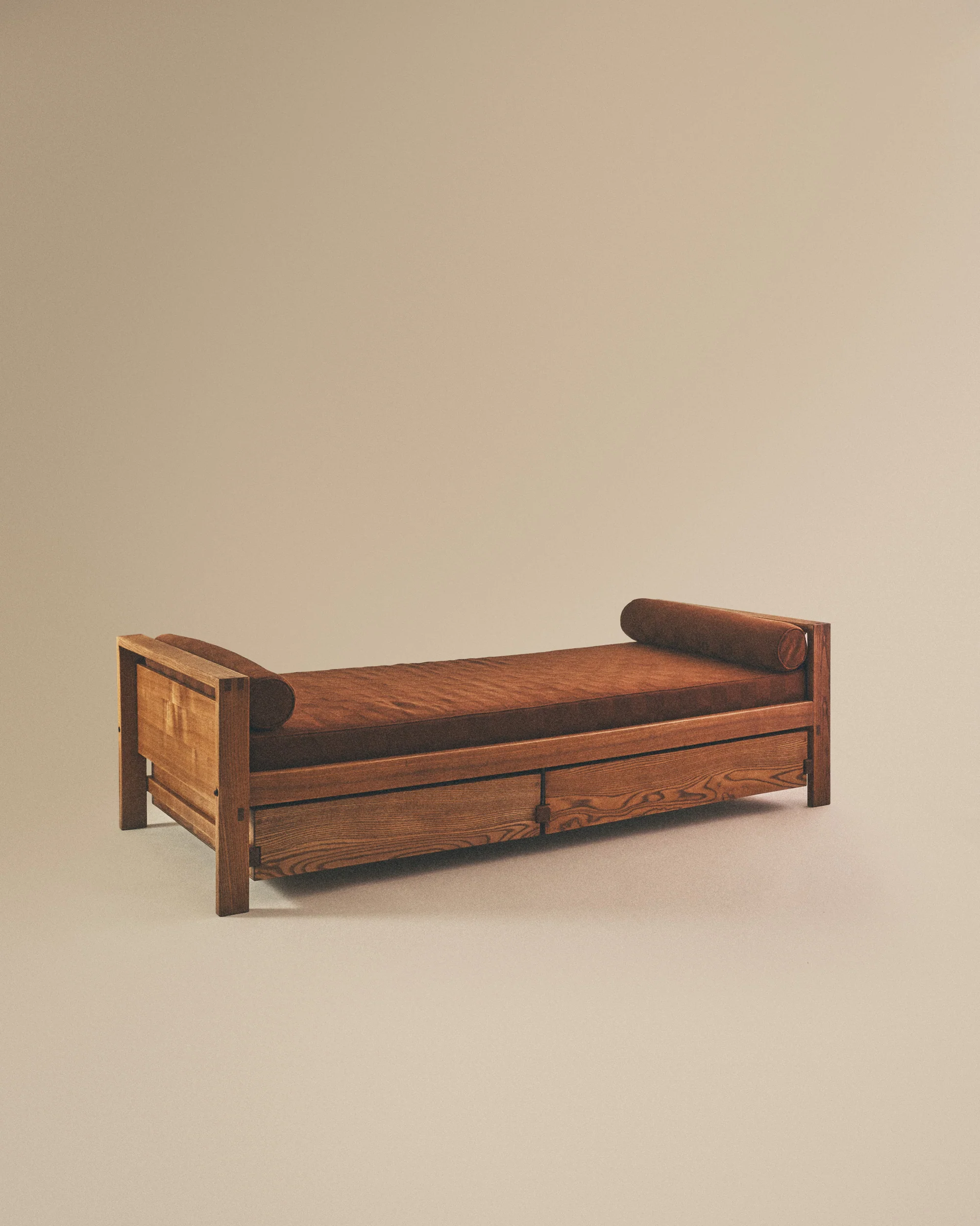 L06A Daybed
