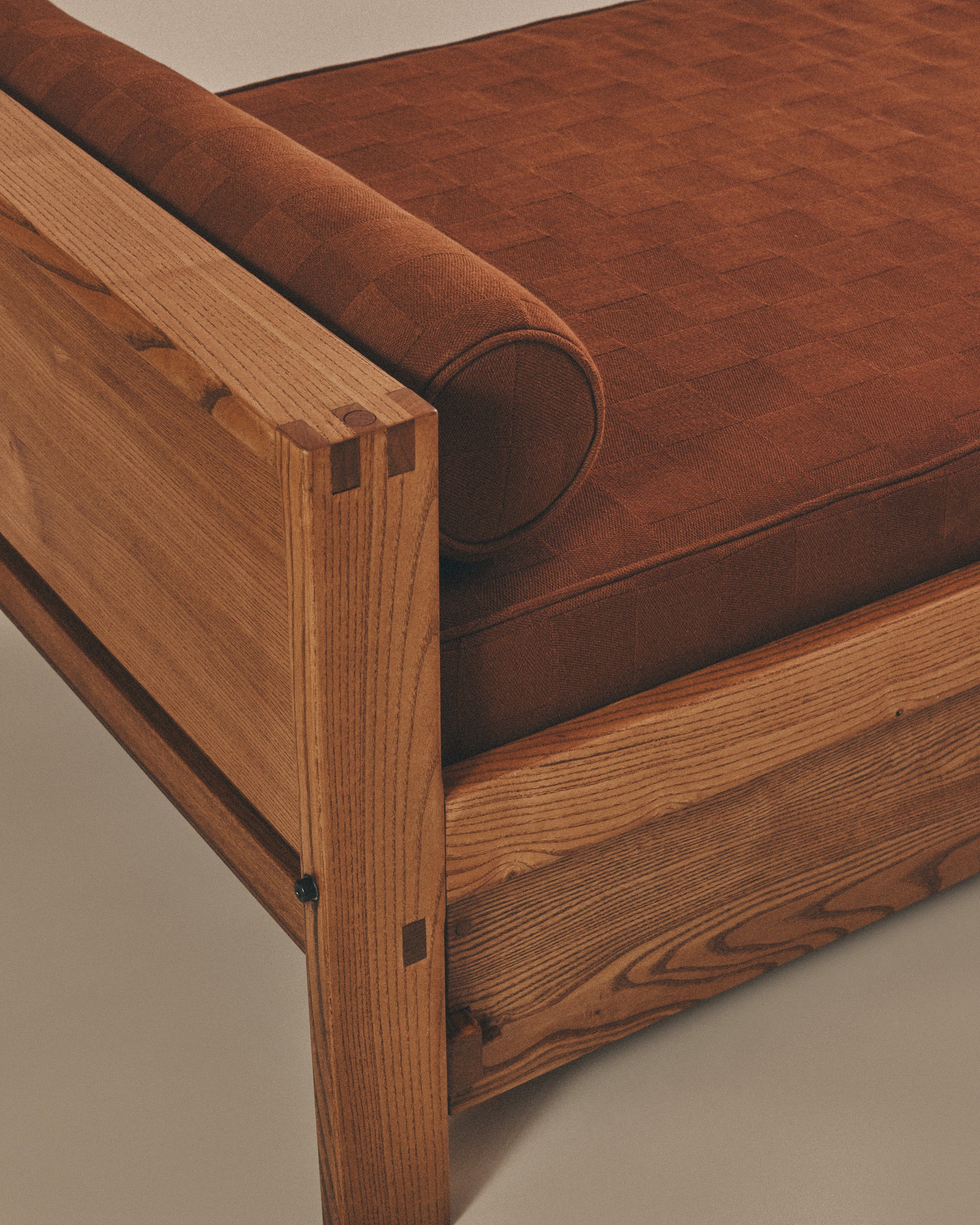 L06A Daybed - Image 2