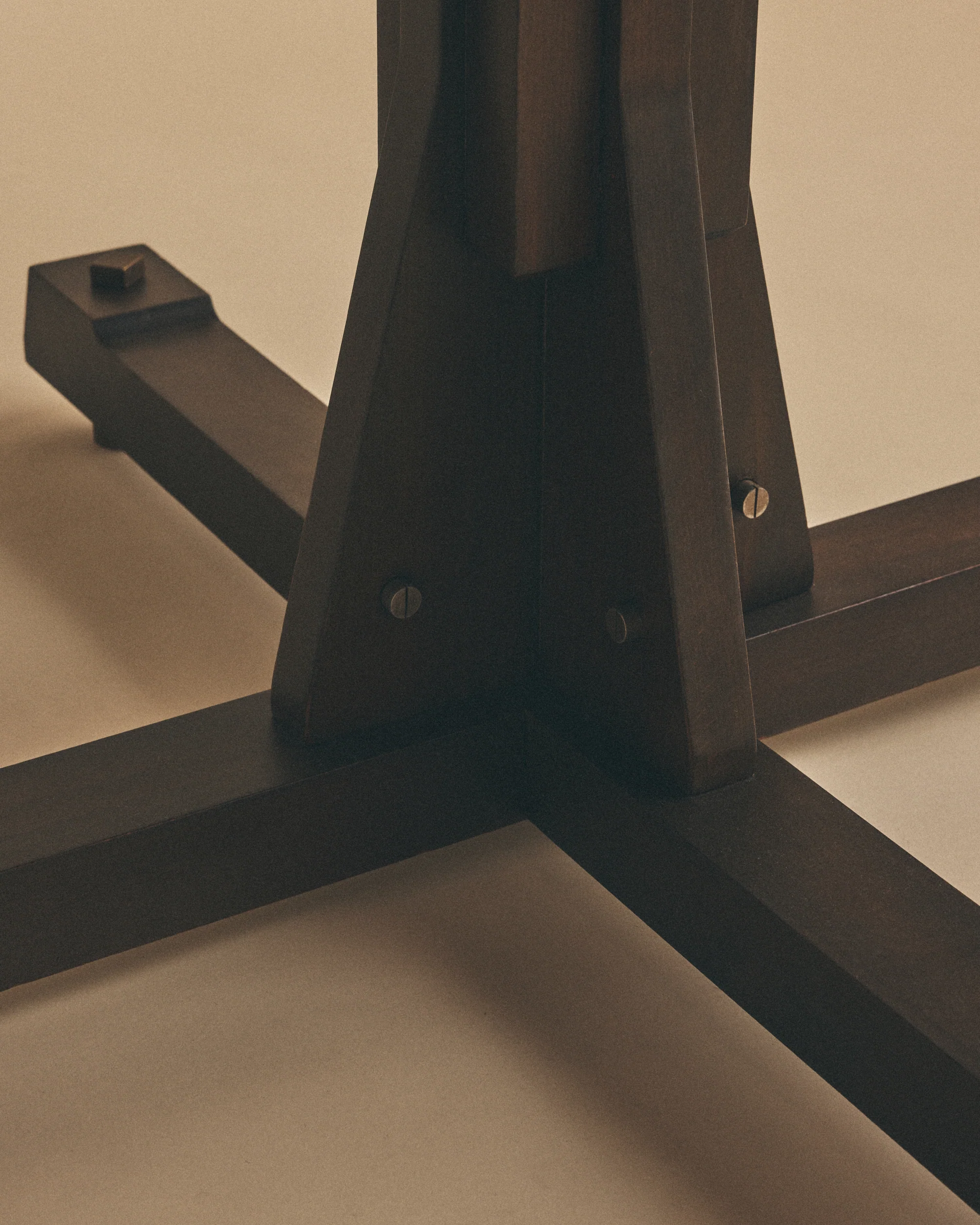 Leonardo Fiori Dining Table - Image 2