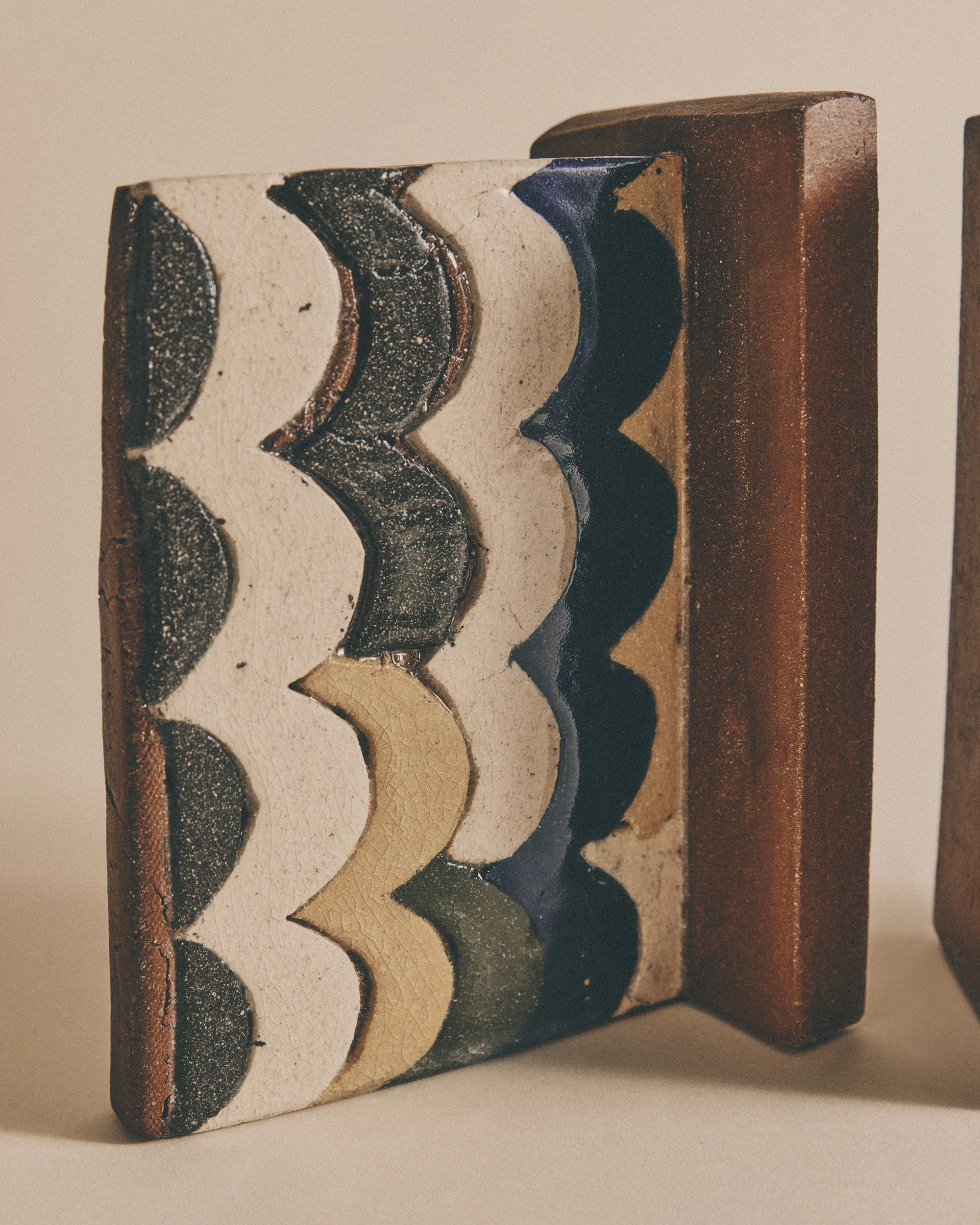 Scalloped Rectangle Bookends - Image 3