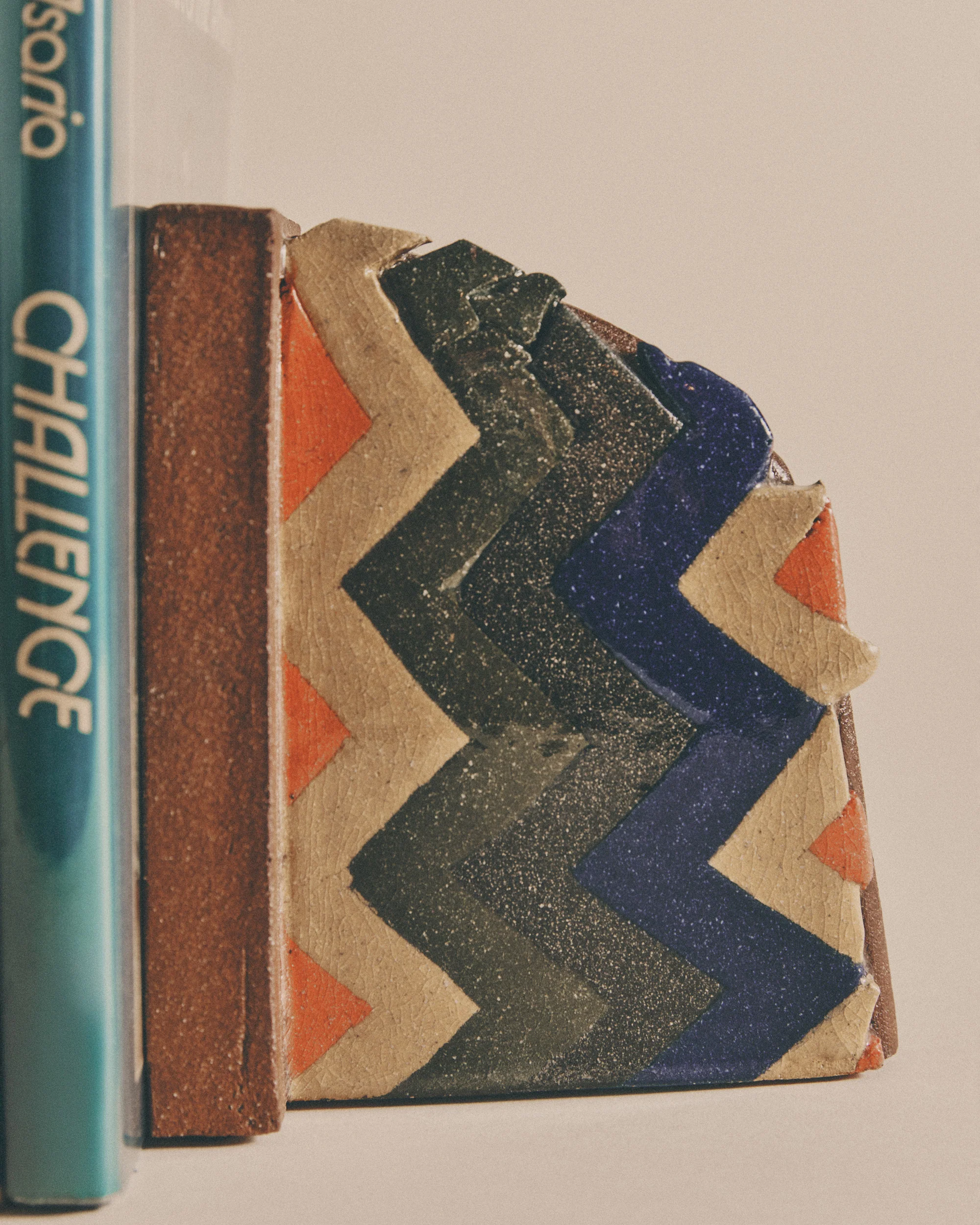 Zigzagged Dimensional Bookends - Image 3